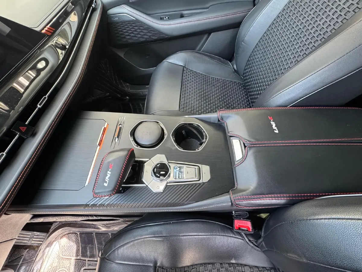 2021 ChangAn UNI-K 2.0T 233HP L4 8AT,autocango,china used car exporter,china ev exporter,chinese used car exporter,chinese used ev exporter