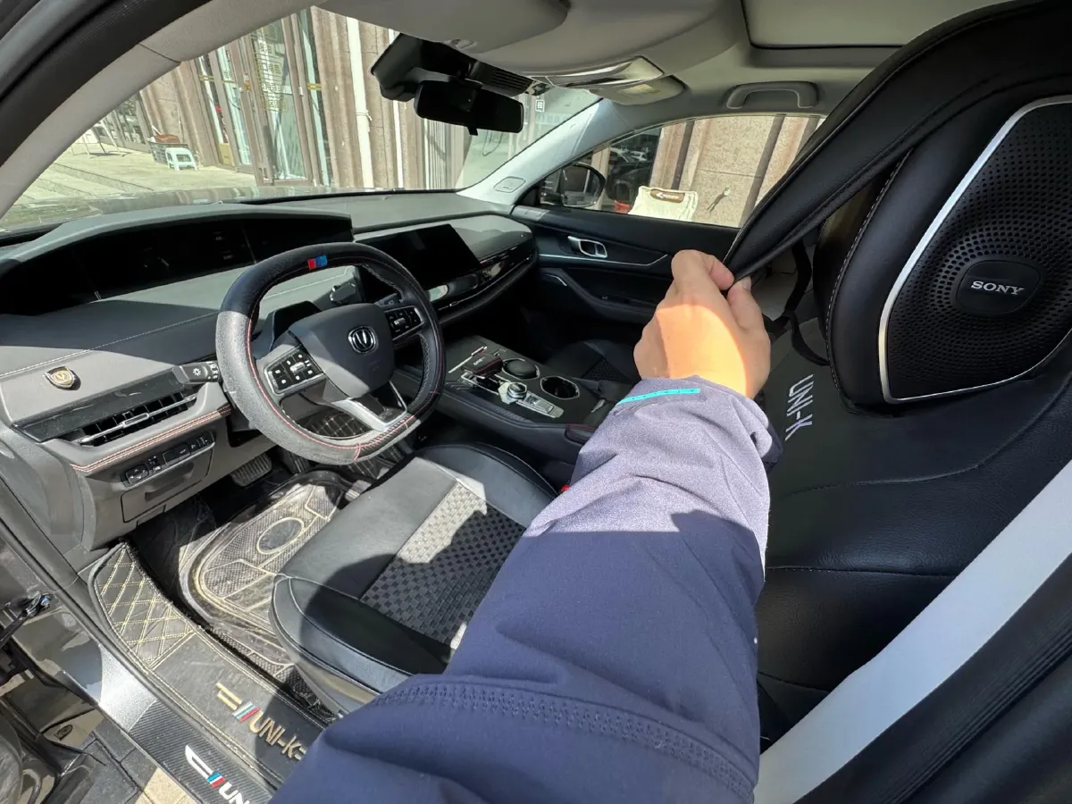 2021 ChangAn UNI-K 2.0T 233HP L4 8AT,autocango,china used car exporter,china ev exporter,chinese used car exporter,chinese used ev exporter