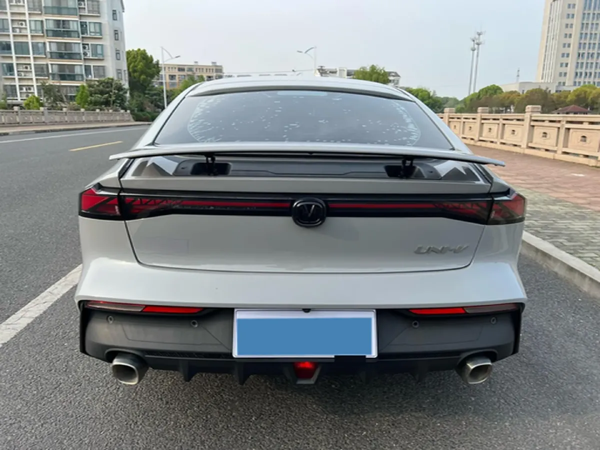 2023 ChangAn UNI-V 1.5T 188HP L4 7DCT,autocango,china used car exporter,china ev exporter,chinese used car exporter,chinese used ev exporter