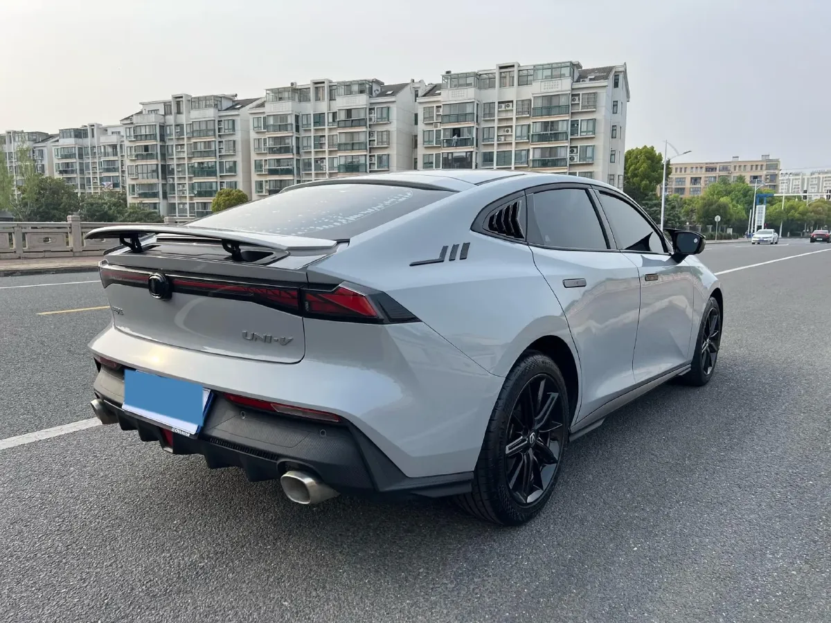 2023 ChangAn UNI-V 1.5T 188HP L4 7DCT,autocango,china used car exporter,china ev exporter,chinese used car exporter,chinese used ev exporter