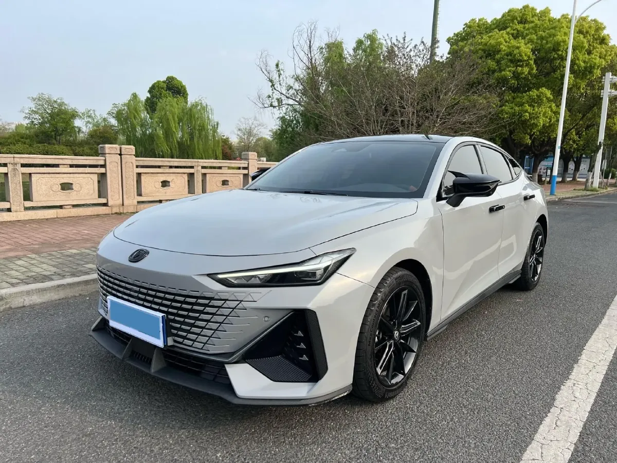 2023 ChangAn UNI-V 1.5T 188HP L4 7DCT,autocango,china used car exporter,china ev exporter,chinese used car exporter,chinese used ev exporter