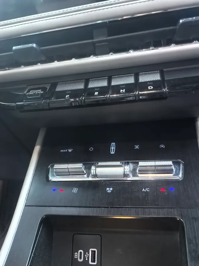 2023 Lincoln Corsair 2.0T 261HP L4 8AT,autocango,china used car exporter,china ev exporter,chinese used car exporter,chinese used ev exporter