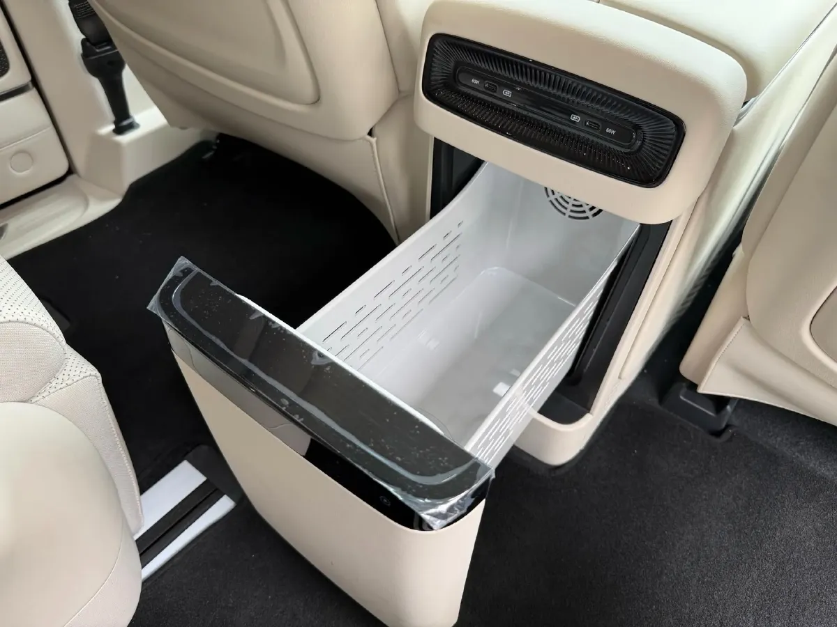 2026 Voyah Dream 1.5T 150HP L4 PHEV,autocango,china used car exporter,china ev exporter,chinese used car exporter,chinese used ev exporter