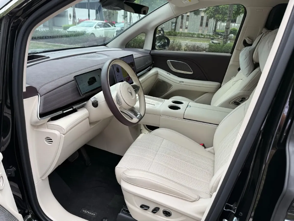 2026 Voyah Dream 1.5T 150HP L4 PHEV,autocango,china used car exporter,china ev exporter,chinese used car exporter,chinese used ev exporter