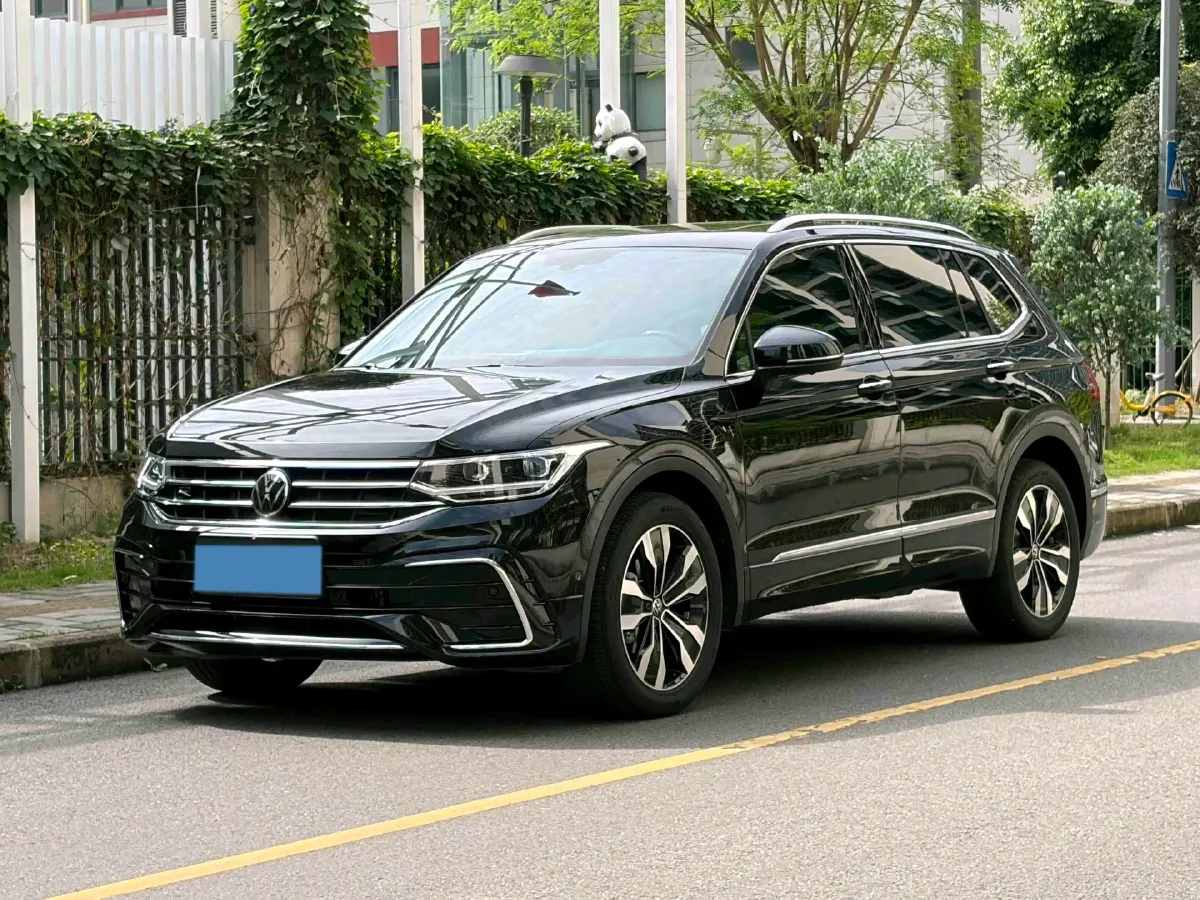 2024 Volkswagen Tiguan L 2.0T 186HP L4 7DCT,autocango,china used car exporter,china ev exporter,chinese used car exporter,chinese used ev exporter
