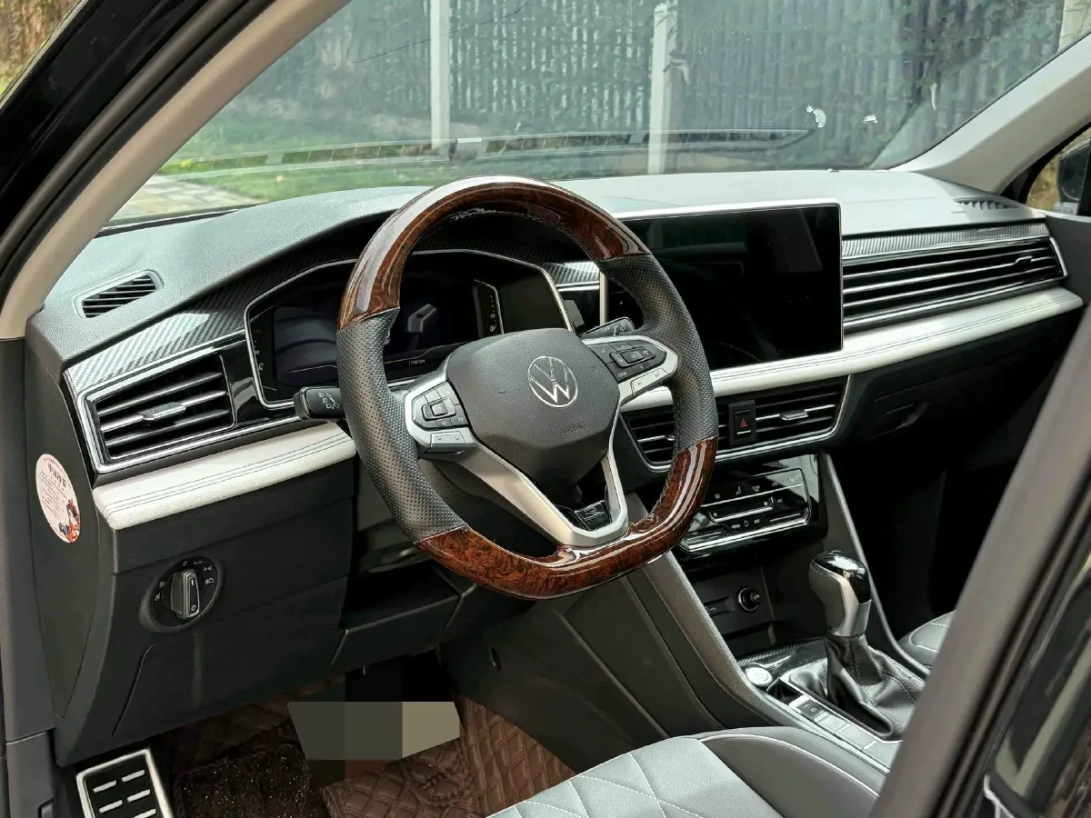 2024 Volkswagen Tiguan L 2.0T 186HP L4 7DCT,autocango,china used car exporter,china ev exporter,chinese used car exporter,chinese used ev exporter