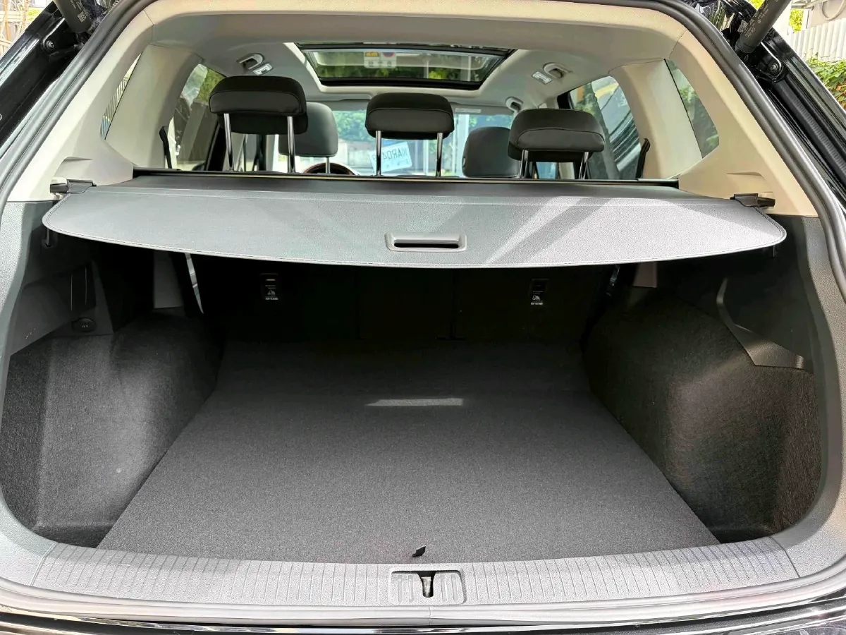 2024 Volkswagen Tiguan L 2.0T 186HP L4 7DCT,autocango,china used car exporter,china ev exporter,chinese used car exporter,chinese used ev exporter