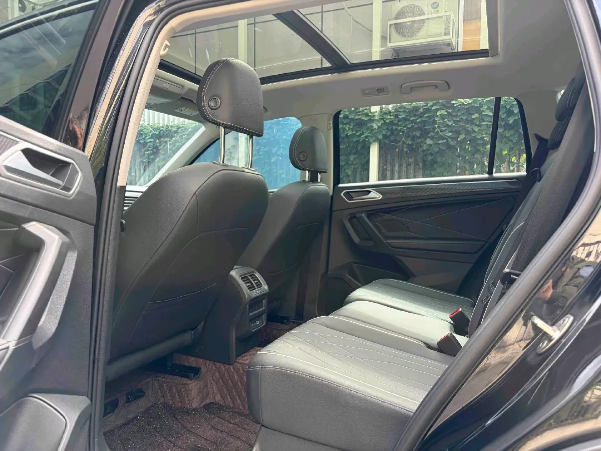 2024 Volkswagen Tiguan L 2.0T 186HP L4 7DCT,autocango,china used car exporter,china ev exporter,chinese used car exporter,chinese used ev exporter