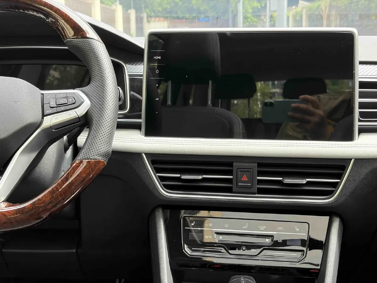 2024 Volkswagen Tiguan L 2.0T 186HP L4 7DCT,autocango,china used car exporter,china ev exporter,chinese used car exporter,chinese used ev exporter