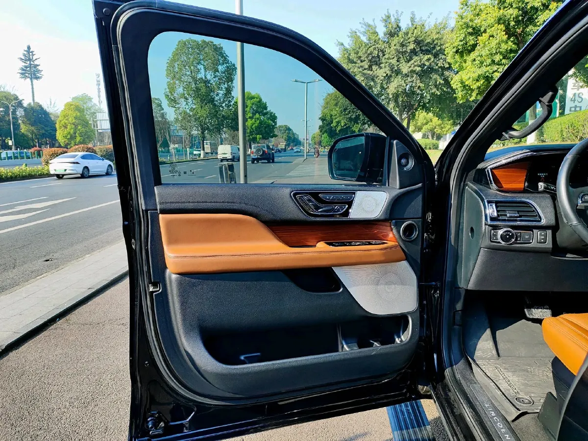 2020 Lincoln Navigator 3.5T 388HP V6 10AT,autocango,china used car exporter,china ev exporter,chinese used car exporter,chinese used ev exporter