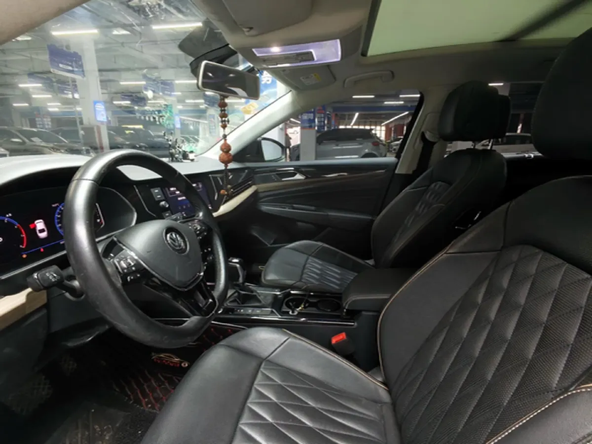 2019 Volvo V40 1.5T 152HP L4 6AT,autocango,china used car exporter,china ev exporter,chinese used car exporter,chinese used ev exporter