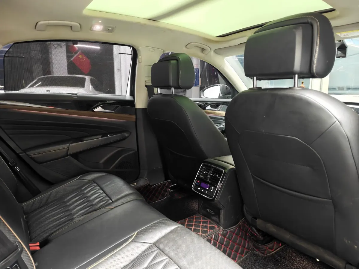 2019 Volvo V40 1.5T 152HP L4 6AT,autocango,china used car exporter,china ev exporter,chinese used car exporter,chinese used ev exporter