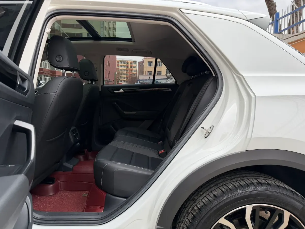 2022 Volkswagen T-Roc 1.4T 150HP L4 7DCT,autocango,china used car exporter,china ev exporter,chinese used car exporter,chinese used ev exporter