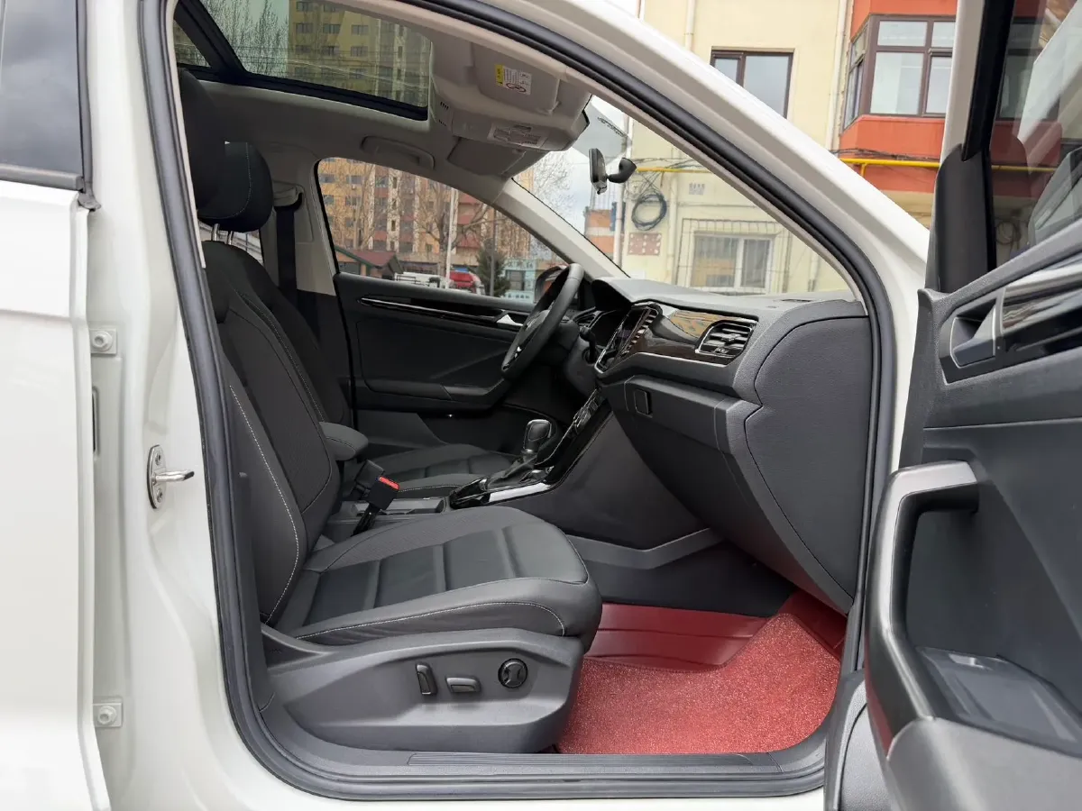 2022 Volkswagen T-Roc 1.4T 150HP L4 7DCT,autocango,china used car exporter,china ev exporter,chinese used car exporter,chinese used ev exporter