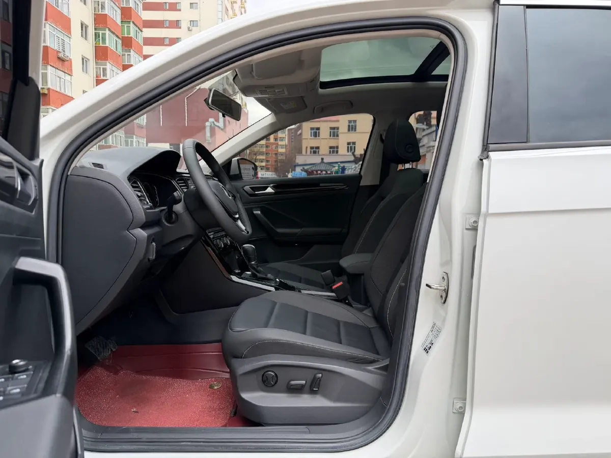 2022 Volkswagen T-Roc 1.4T 150HP L4 7DCT,autocango,china used car exporter,china ev exporter,chinese used car exporter,chinese used ev exporter