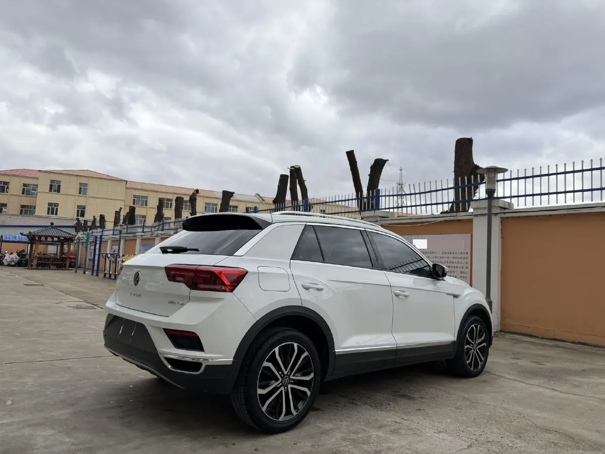 2022 Volkswagen T-Roc 1.4T 150HP L4 7DCT,autocango,china used car exporter,china ev exporter,chinese used car exporter,chinese used ev exporter