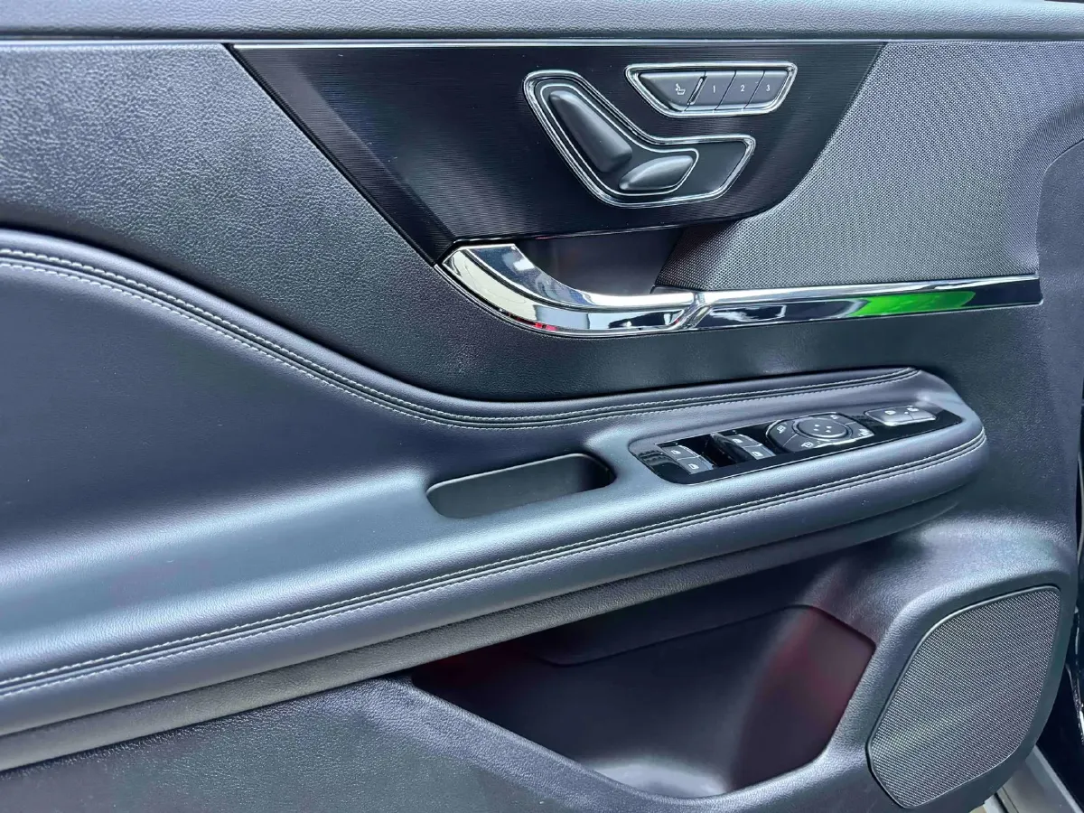 2024 Lincoln Corsair 2.0T 261HP L4 8AT,autocango,china used car exporter,china ev exporter,chinese used car exporter,chinese used ev exporter