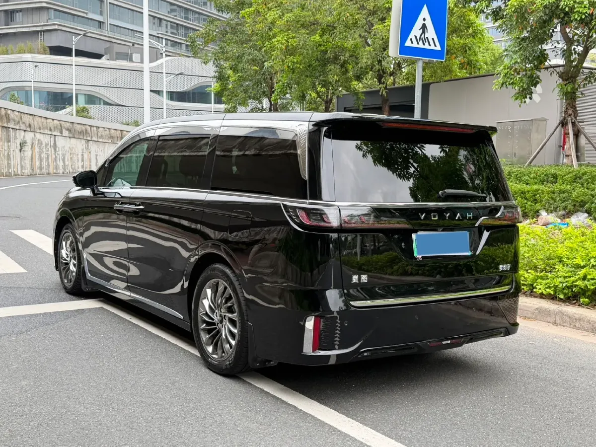 2022 Voyah Dream 1.5T 136HP L4 PHEV 25.57KWH,autocango,china used car exporter,china ev exporter,chinese used car exporter,chinese used ev exporter