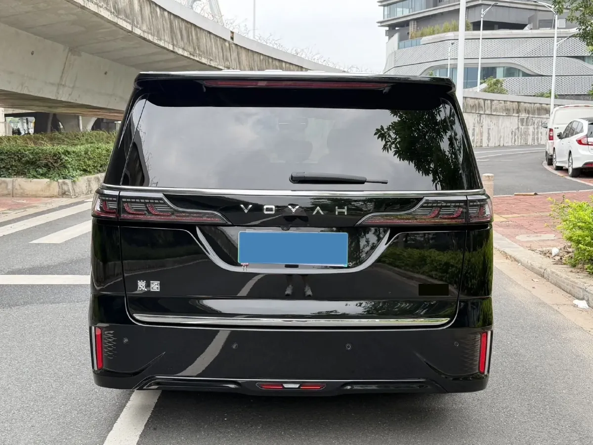 2022 Voyah Dream 1.5T 136HP L4 PHEV 25.57KWH,autocango,china used car exporter,china ev exporter,chinese used car exporter,chinese used ev exporter