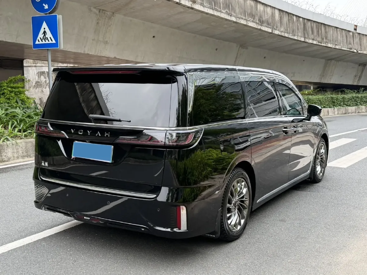 2022 Voyah Dream 1.5T 136HP L4 PHEV 25.57KWH,autocango,china used car exporter,china ev exporter,chinese used car exporter,chinese used ev exporter