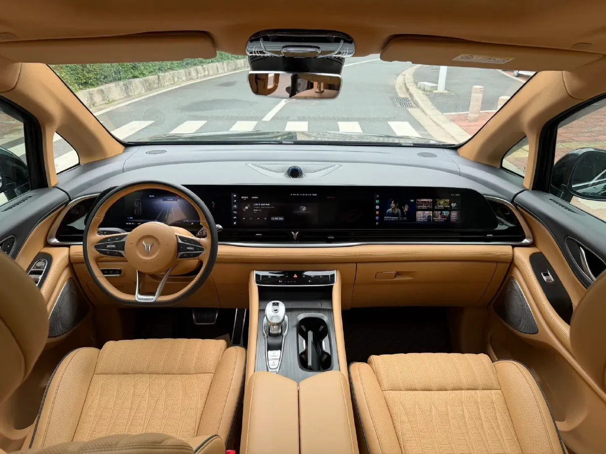 2022 Voyah Dream 1.5T 136HP L4 PHEV 25.57KWH,autocango,china used car exporter,china ev exporter,chinese used car exporter,chinese used ev exporter