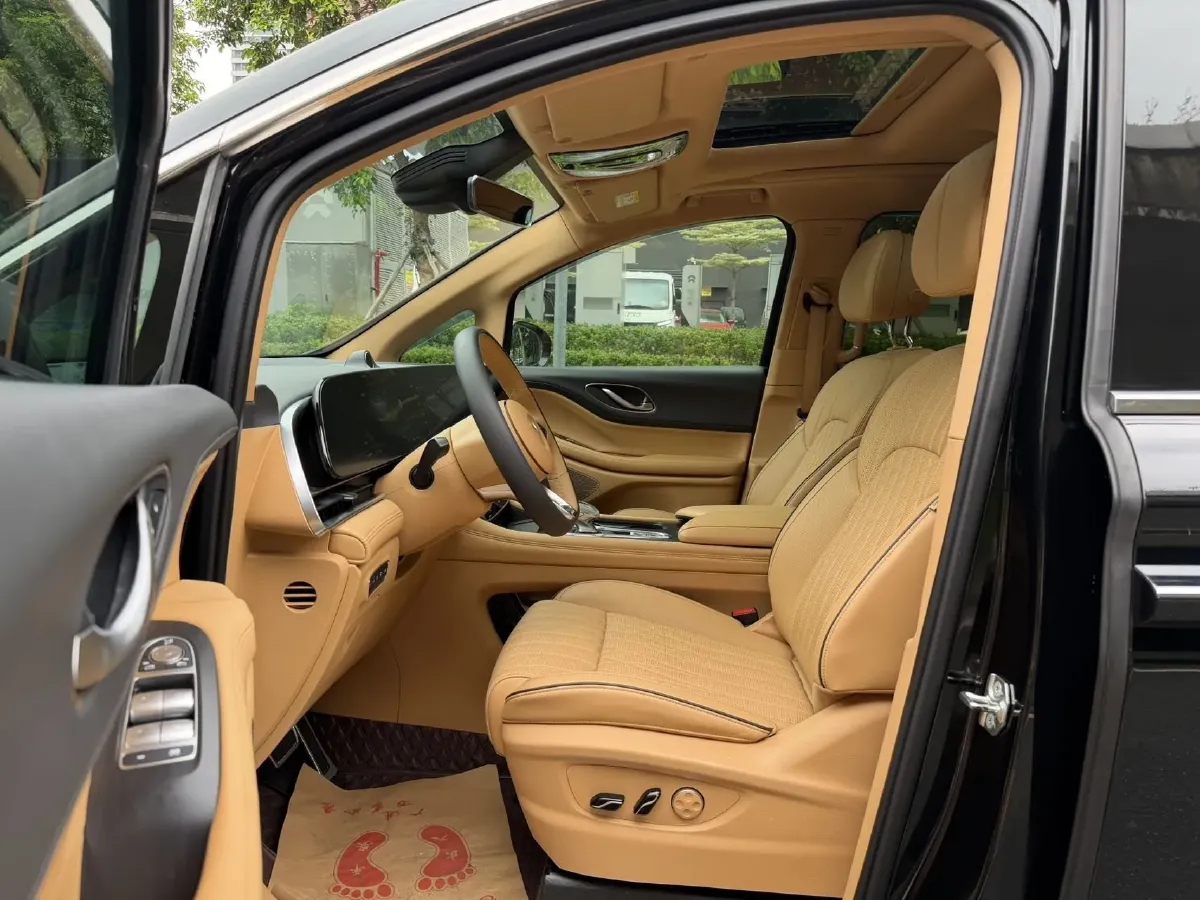 2022 Voyah Dream 1.5T 136HP L4 PHEV 25.57KWH,autocango,china used car exporter,china ev exporter,chinese used car exporter,chinese used ev exporter