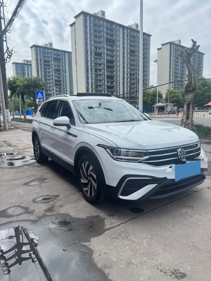 2023 Volkswagen Tiguan L 1.5T 160HP L4 7DCT,autocango,china used car exporter,china ev exporter,chinese used car exporter,chinese used ev exporter