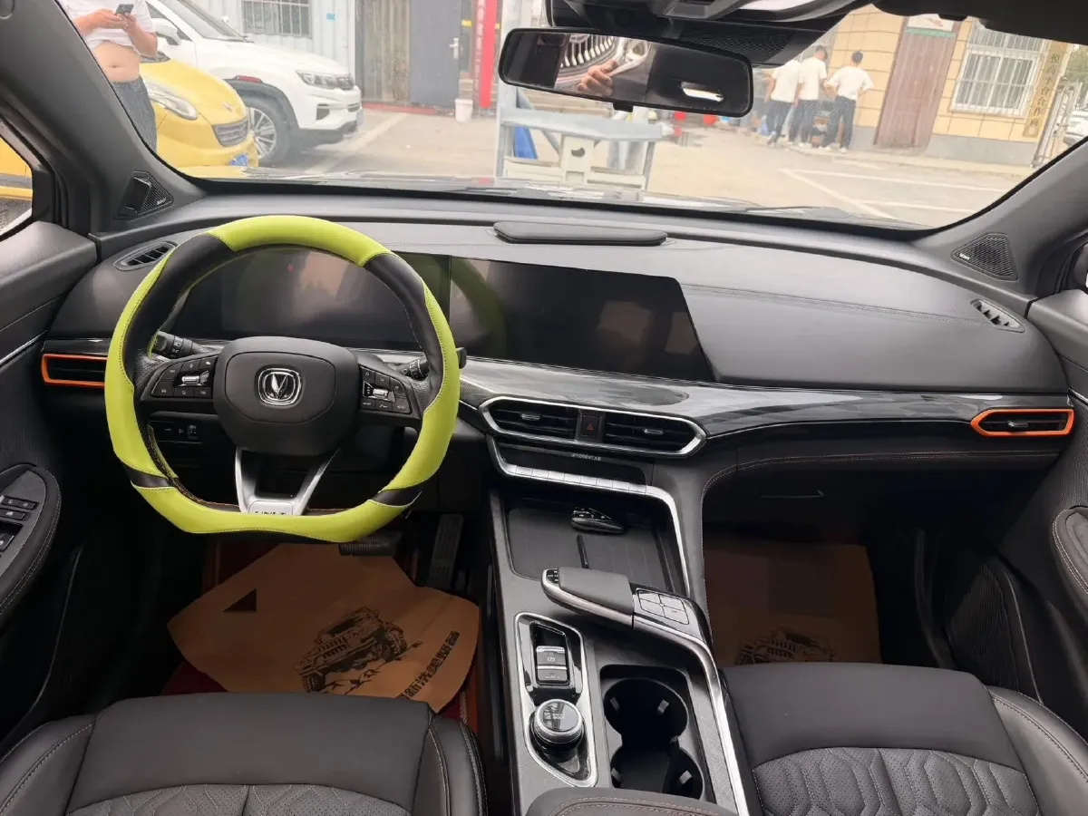 2022 ChangAn UNI-T 1.5T 188HP L4 7DCT,autocango,china used car exporter,china ev exporter,chinese used car exporter,chinese used ev exporter