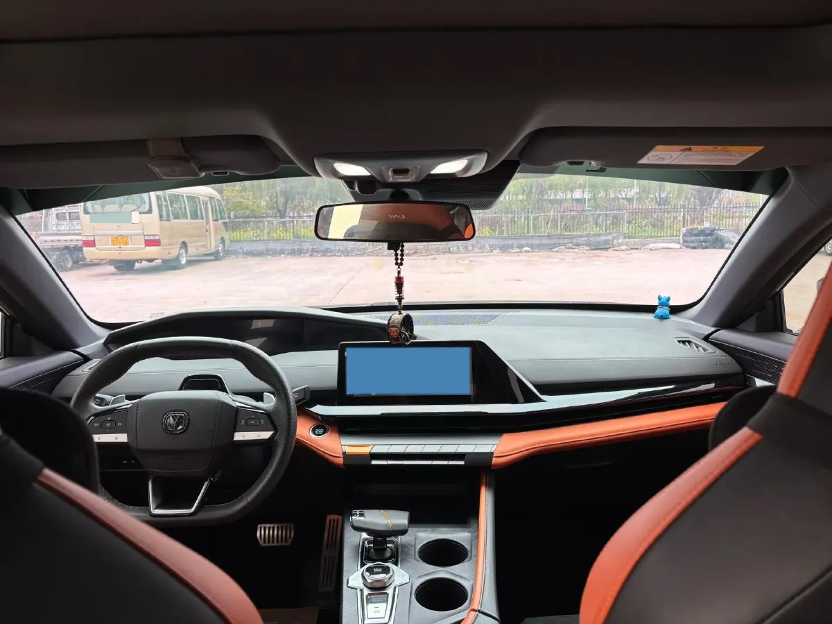 2023 ChangAn UNI-V 1.5T 188HP L4 7DCT,autocango,china used car exporter,china ev exporter,chinese used car exporter,chinese used ev exporter