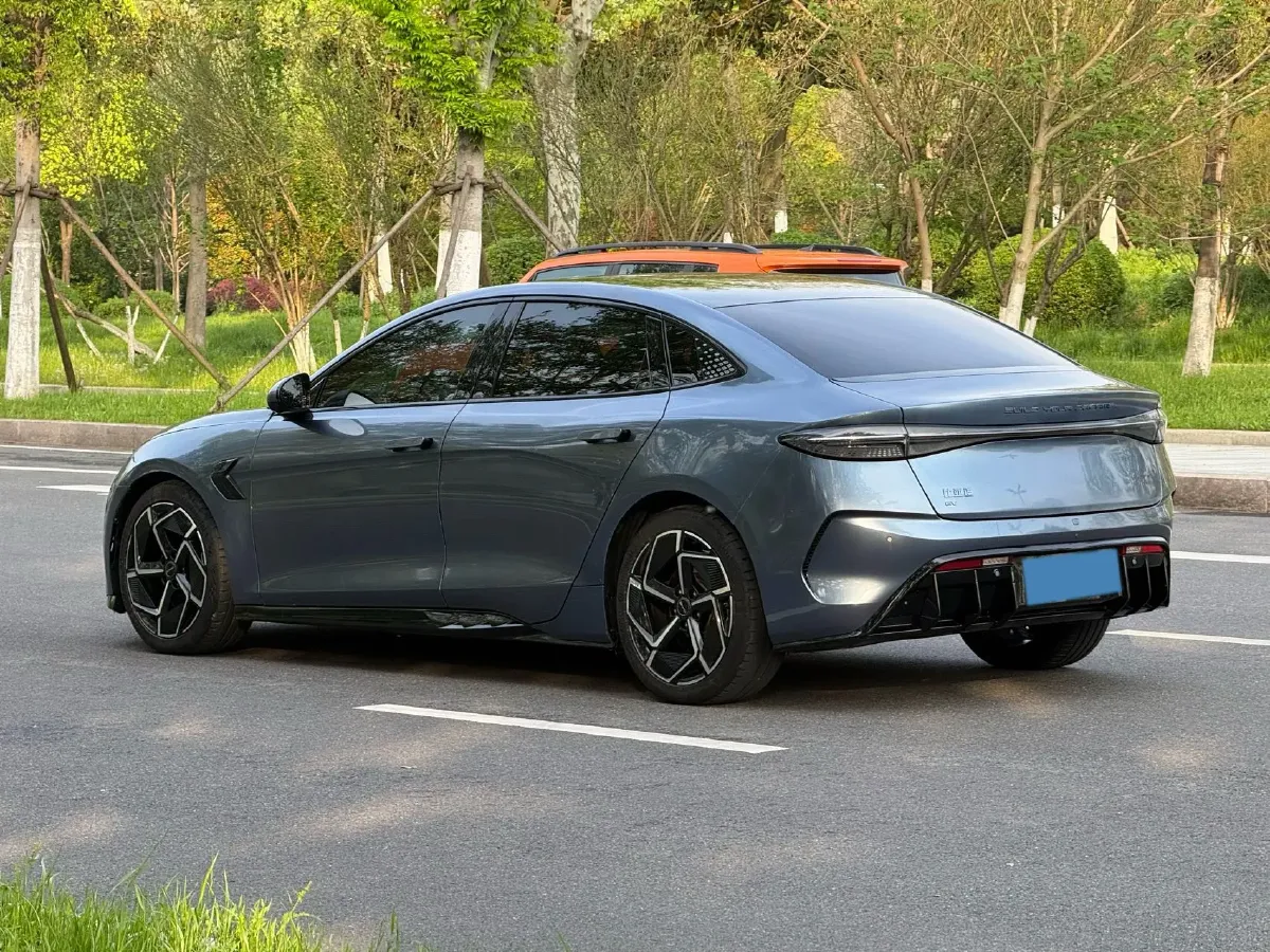 2022 AITO AITO M5 Range Extended 125HP REEV 40KWH,autocango,china used car exporter,china ev exporter,chinese used car exporter,chinese used ev exporter