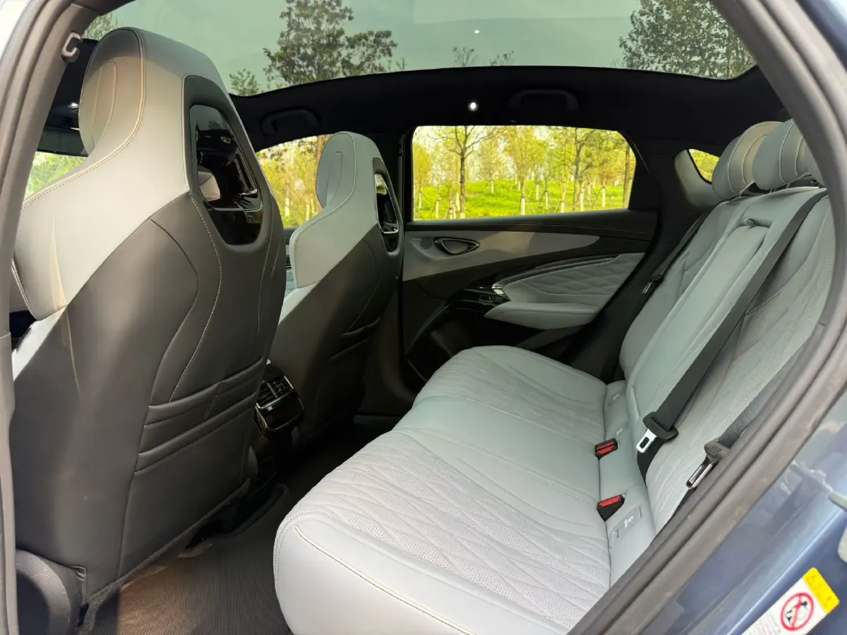 2022 AITO AITO M5 Range Extended 125HP REEV 40KWH,autocango,china used car exporter,china ev exporter,chinese used car exporter,chinese used ev exporter