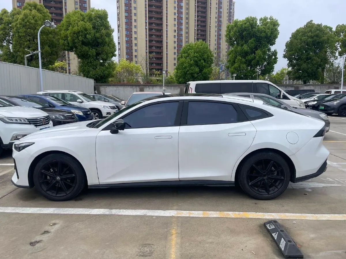 2023 ChangAn UNI-V 1.5T 188HP L4 7DCT,autocango,china used car exporter,china ev exporter,chinese used car exporter,chinese used ev exporter