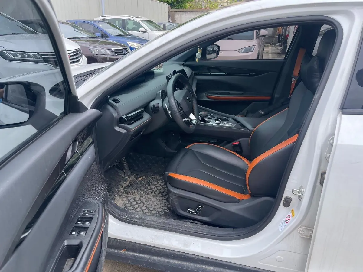 2023 ChangAn UNI-V 1.5T 188HP L4 7DCT,autocango,china used car exporter,china ev exporter,chinese used car exporter,chinese used ev exporter