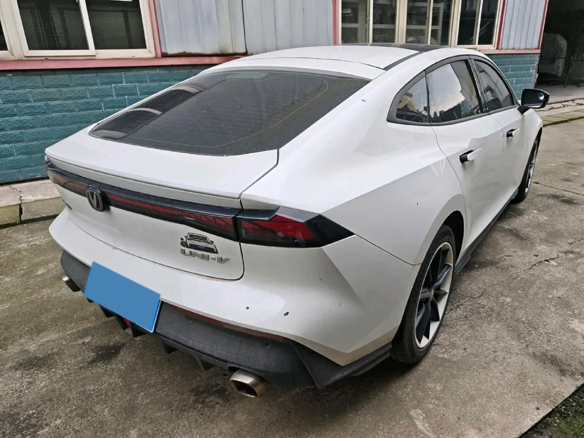 2022 ChangAn UNI-V 1.5T 188HP L4 7DCT,autocango,china used car exporter,china ev exporter,chinese used car exporter,chinese used ev exporter