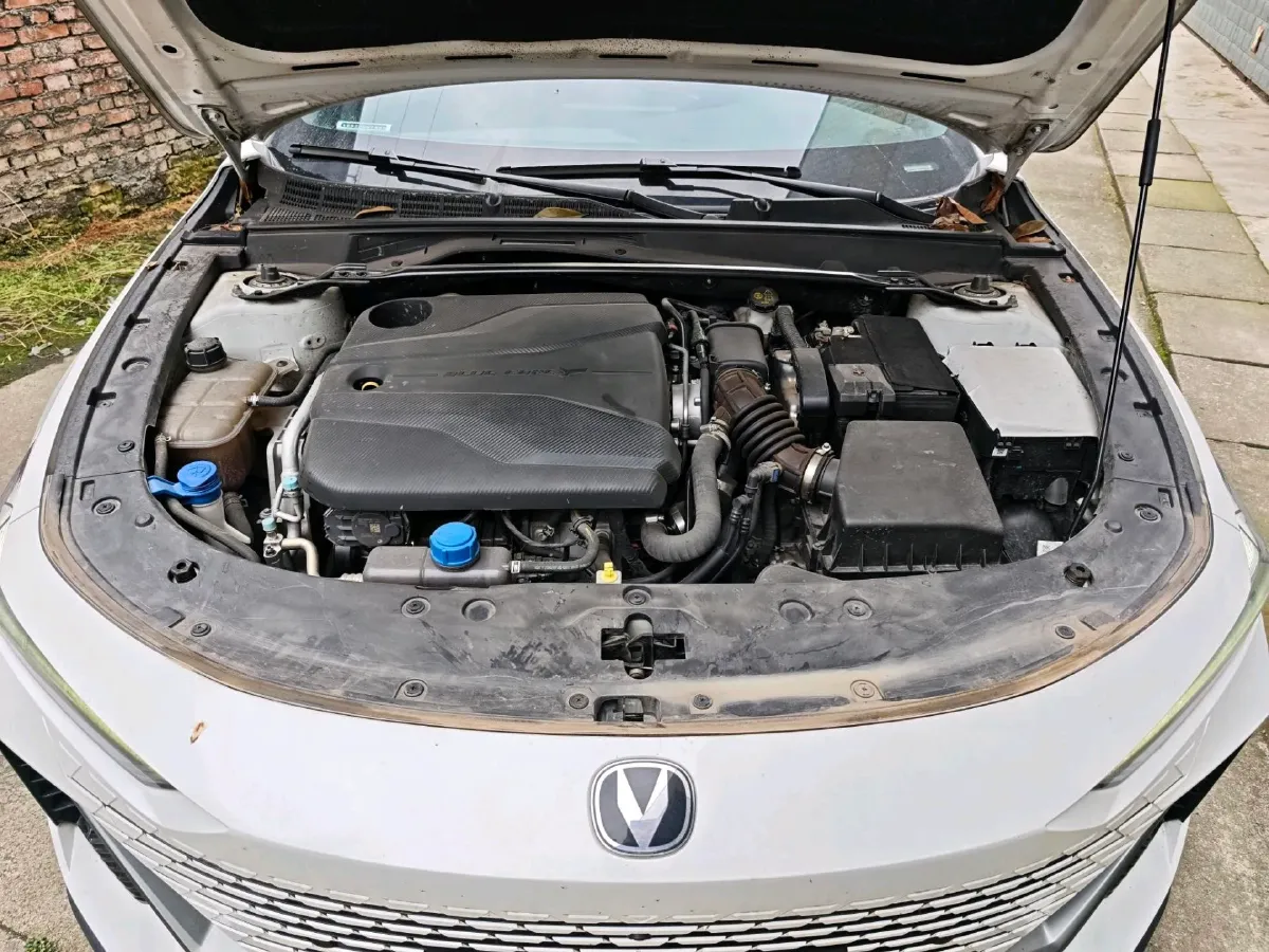 2022 ChangAn UNI-V 1.5T 188HP L4 7DCT,autocango,china used car exporter,china ev exporter,chinese used car exporter,chinese used ev exporter