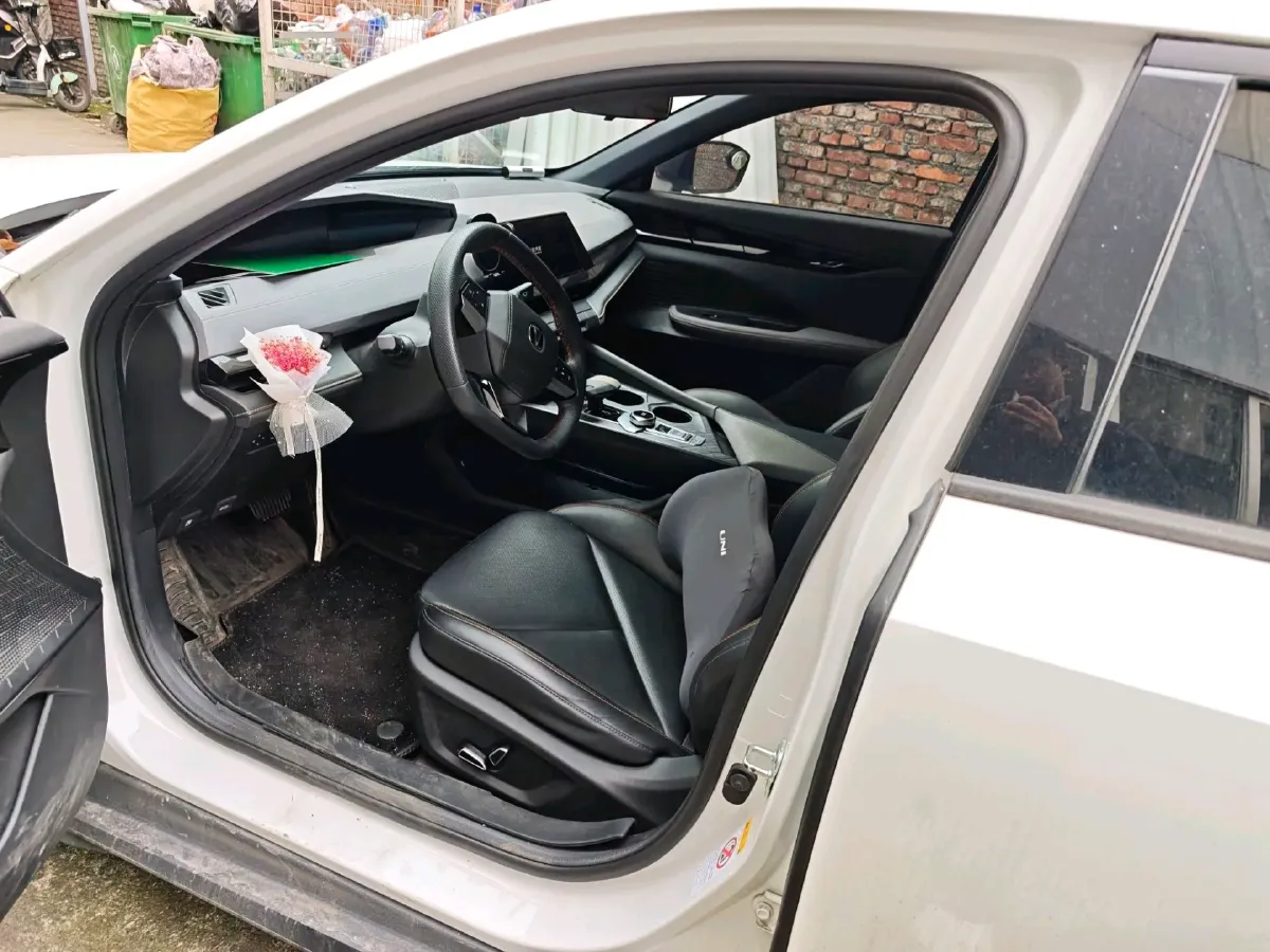 2022 ChangAn UNI-V 1.5T 188HP L4 7DCT,autocango,china used car exporter,china ev exporter,chinese used car exporter,chinese used ev exporter