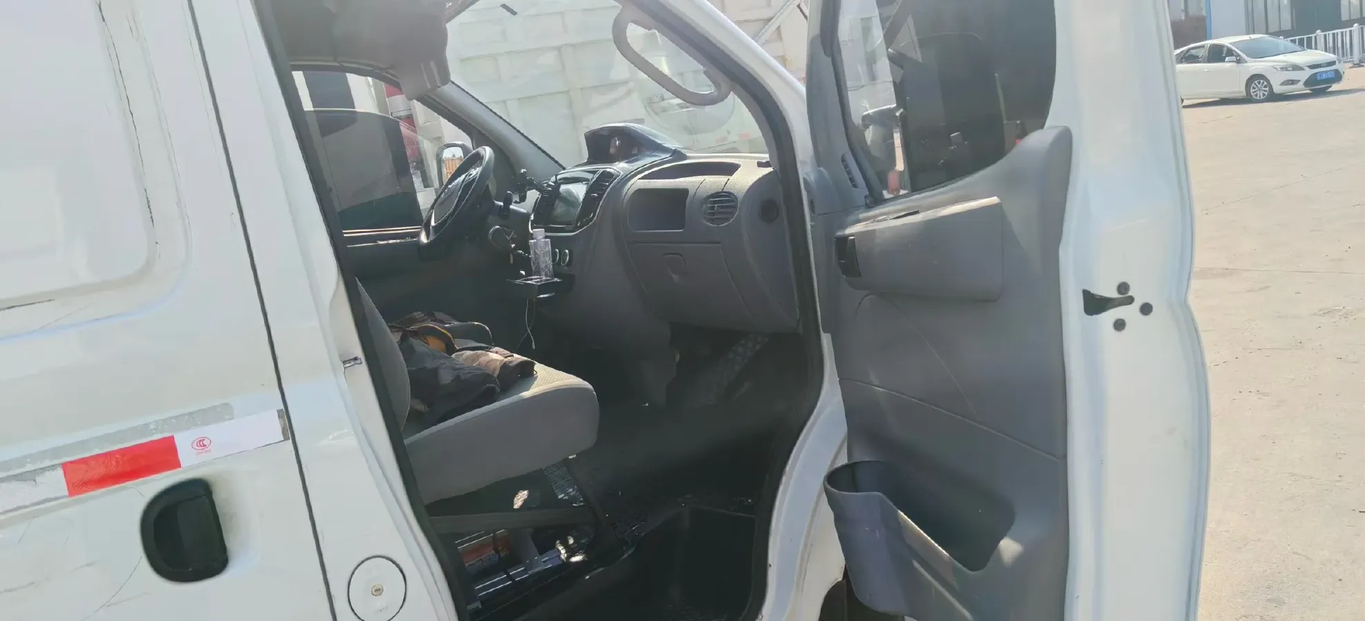 2023 MAXUS XinTu V80 2.0T 127HP L4 6MT,autocango,china used car exporter,china ev exporter,chinese used car exporter,chinese used ev exporter