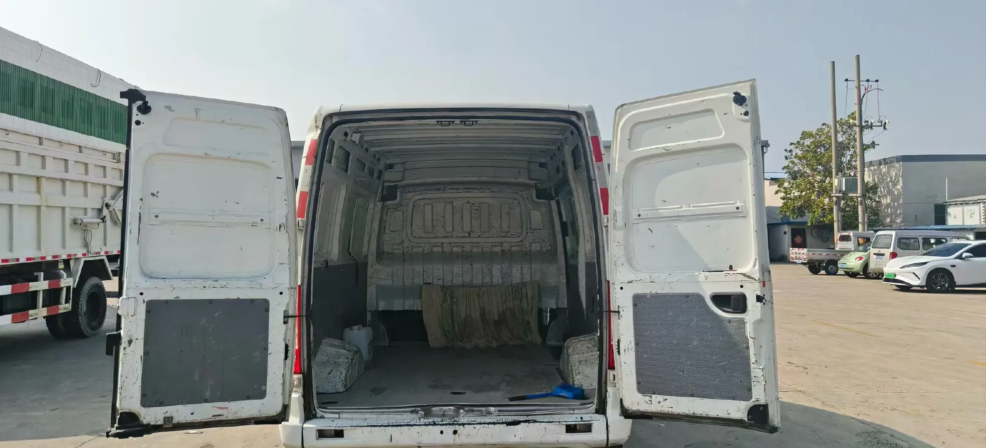 2023 MAXUS XinTu V80 2.0T 127HP L4 6MT,autocango,china used car exporter,china ev exporter,chinese used car exporter,chinese used ev exporter