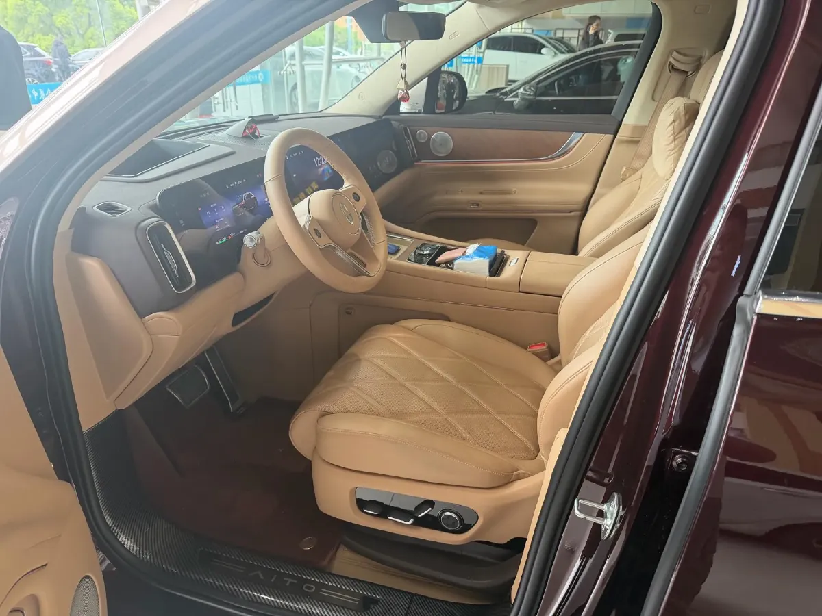 2025 AITO AITO M9 REEV 160HP REEV 52KWH,autocango,china used car exporter,china ev exporter,chinese used car exporter,chinese used ev exporter