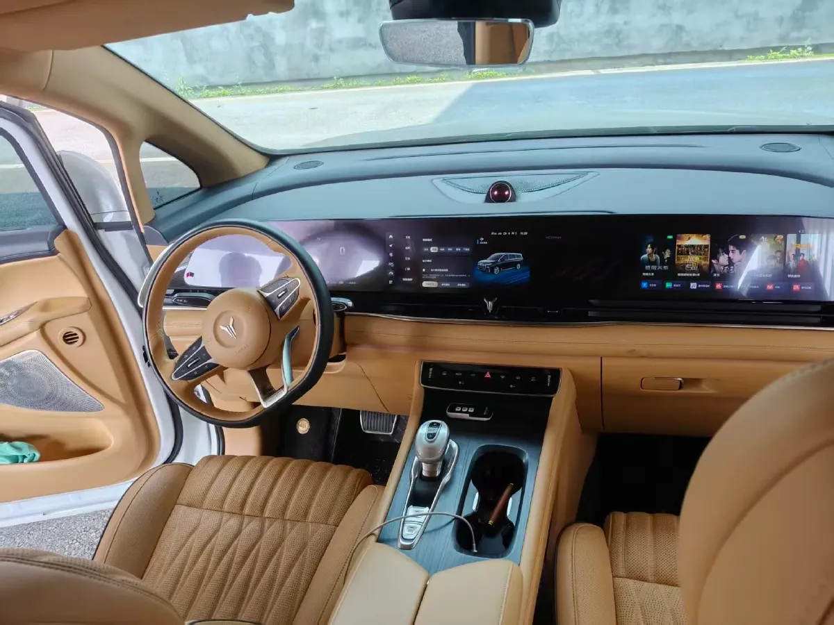 2022 Voyah Dream 1.5T 136HP L4 PHEV 25.57KWH,autocango,china used car exporter,china ev exporter,chinese used car exporter,chinese used ev exporter