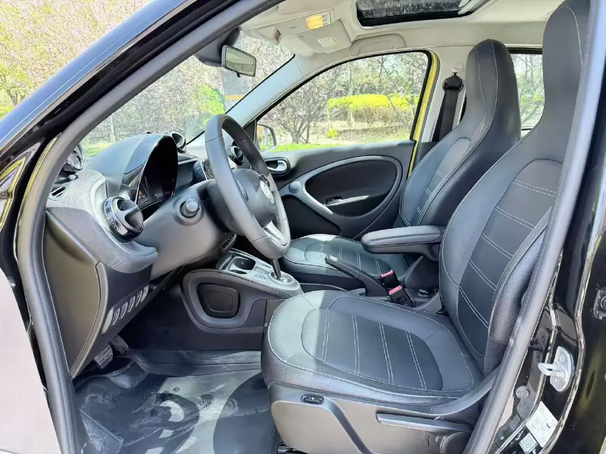 2016 Smart smart forfour 0.9T 90HP L3 6DCT,autocango,china used car exporter,china ev exporter,chinese used car exporter,chinese used ev exporter