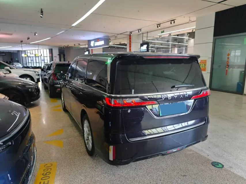2022 Voyah Dream 1.5T 136HP L4 PHEV 25.57KWH,autocango,china used car exporter,china ev exporter,chinese used car exporter,chinese used ev exporter