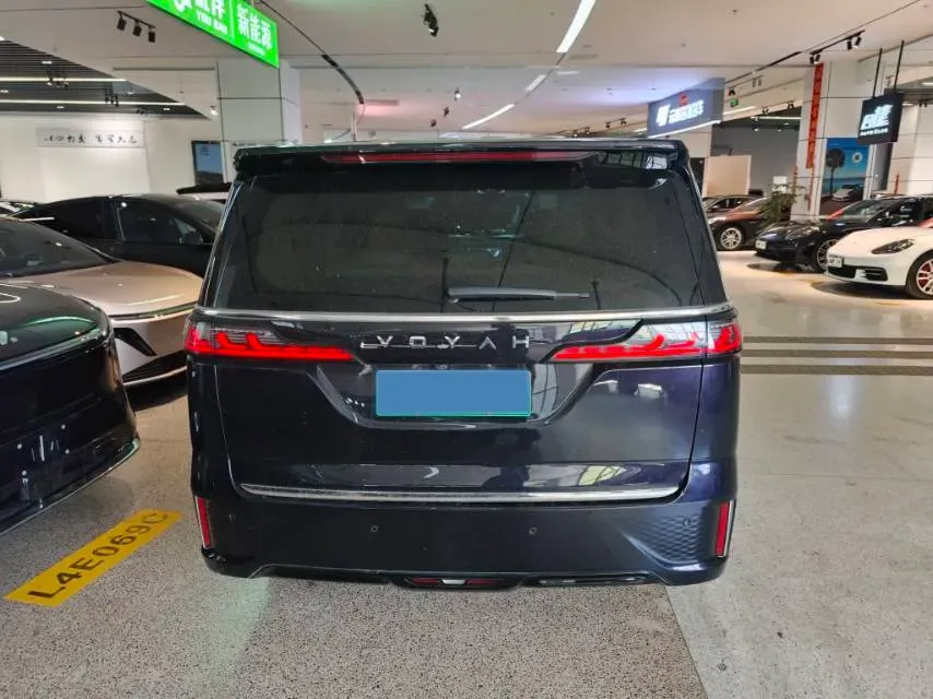2022 Voyah Dream 1.5T 136HP L4 PHEV 25.57KWH,autocango,china used car exporter,china ev exporter,chinese used car exporter,chinese used ev exporter