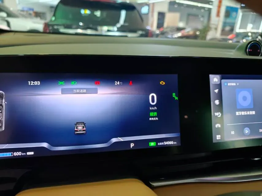 2022 Voyah Dream 1.5T 136HP L4 PHEV 25.57KWH,autocango,china used car exporter,china ev exporter,chinese used car exporter,chinese used ev exporter