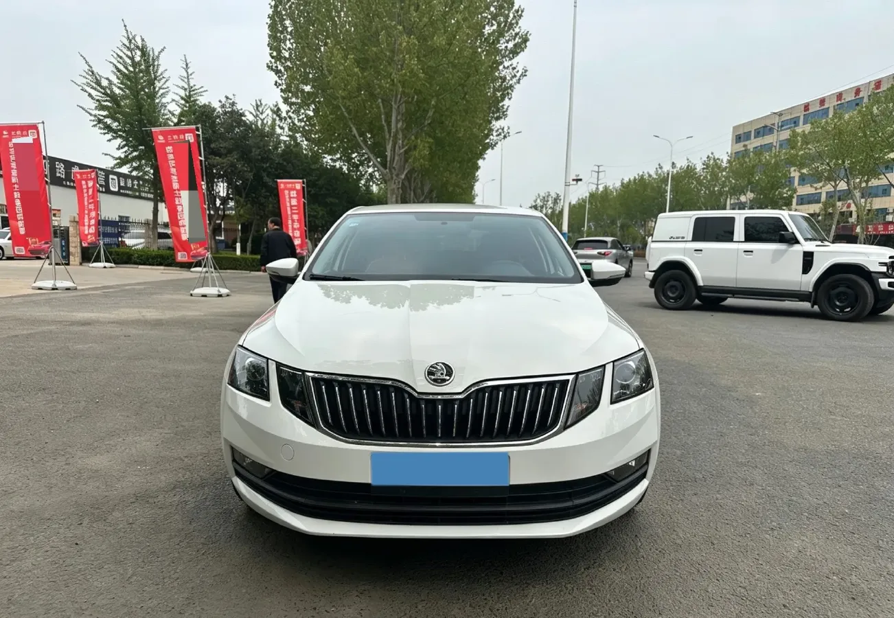 2021 Skoda Octavia 1.5L 113HP L4 6AT,autocango,china used car exporter,china ev exporter,chinese used car exporter,chinese used ev exporter