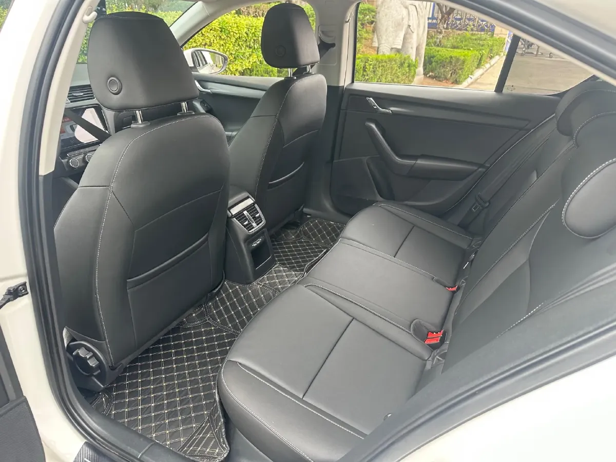 2021 Skoda Octavia 1.5L 113HP L4 6AT,autocango,china used car exporter,china ev exporter,chinese used car exporter,chinese used ev exporter