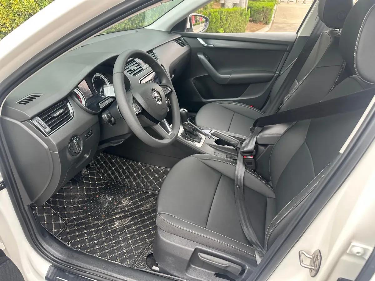 2021 Skoda Octavia 1.5L 113HP L4 6AT,autocango,china used car exporter,china ev exporter,chinese used car exporter,chinese used ev exporter