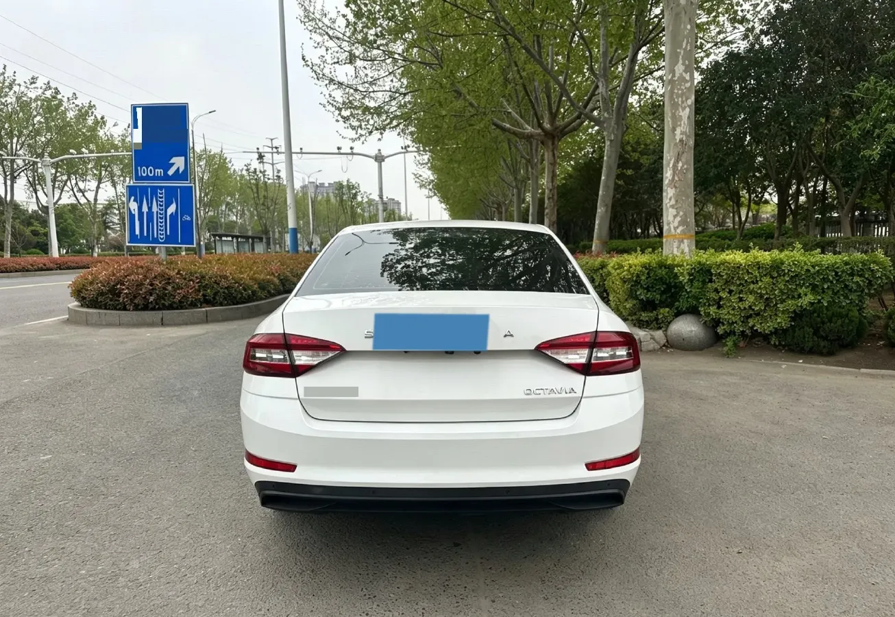 2021 Skoda Octavia 1.5L 113HP L4 6AT,autocango,china used car exporter,china ev exporter,chinese used car exporter,chinese used ev exporter