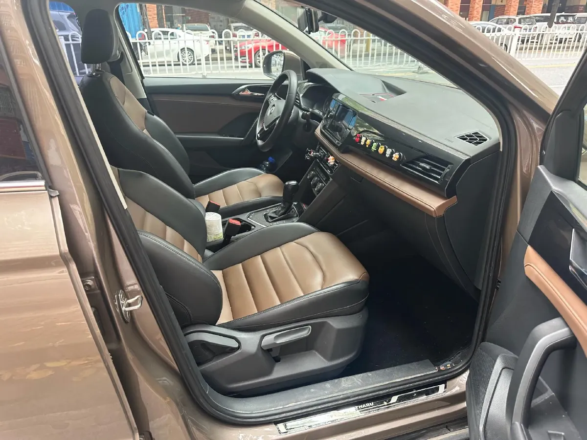 2019 MINI MINI 1.5T 102HP L3 7DCT,autocango,china used car exporter,china ev exporter,chinese used car exporter,chinese used ev exporter