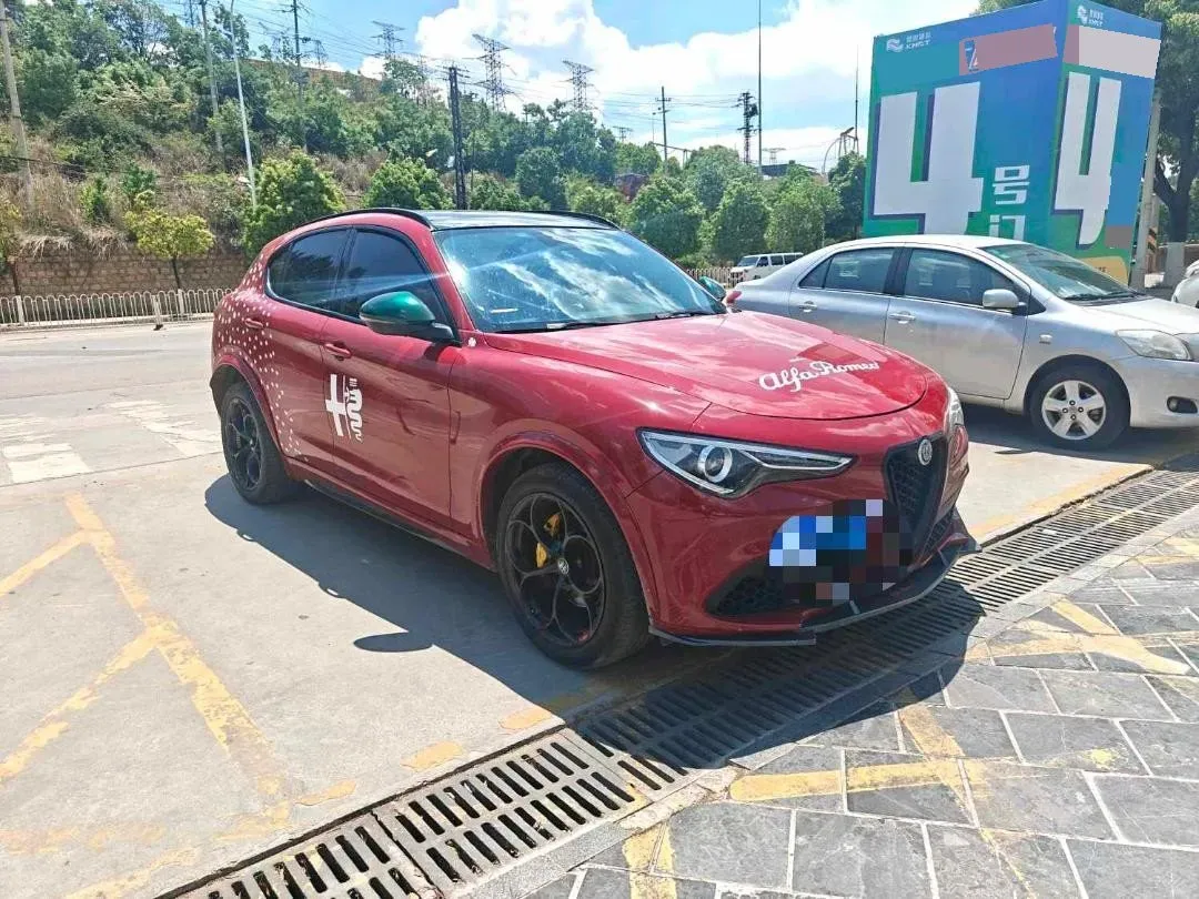 2017 Alfa Romeo Stelvio 2.0T 200HP L4 8AT,autocango,china used car exporter,china ev exporter,chinese used car exporter,chinese used ev exporter